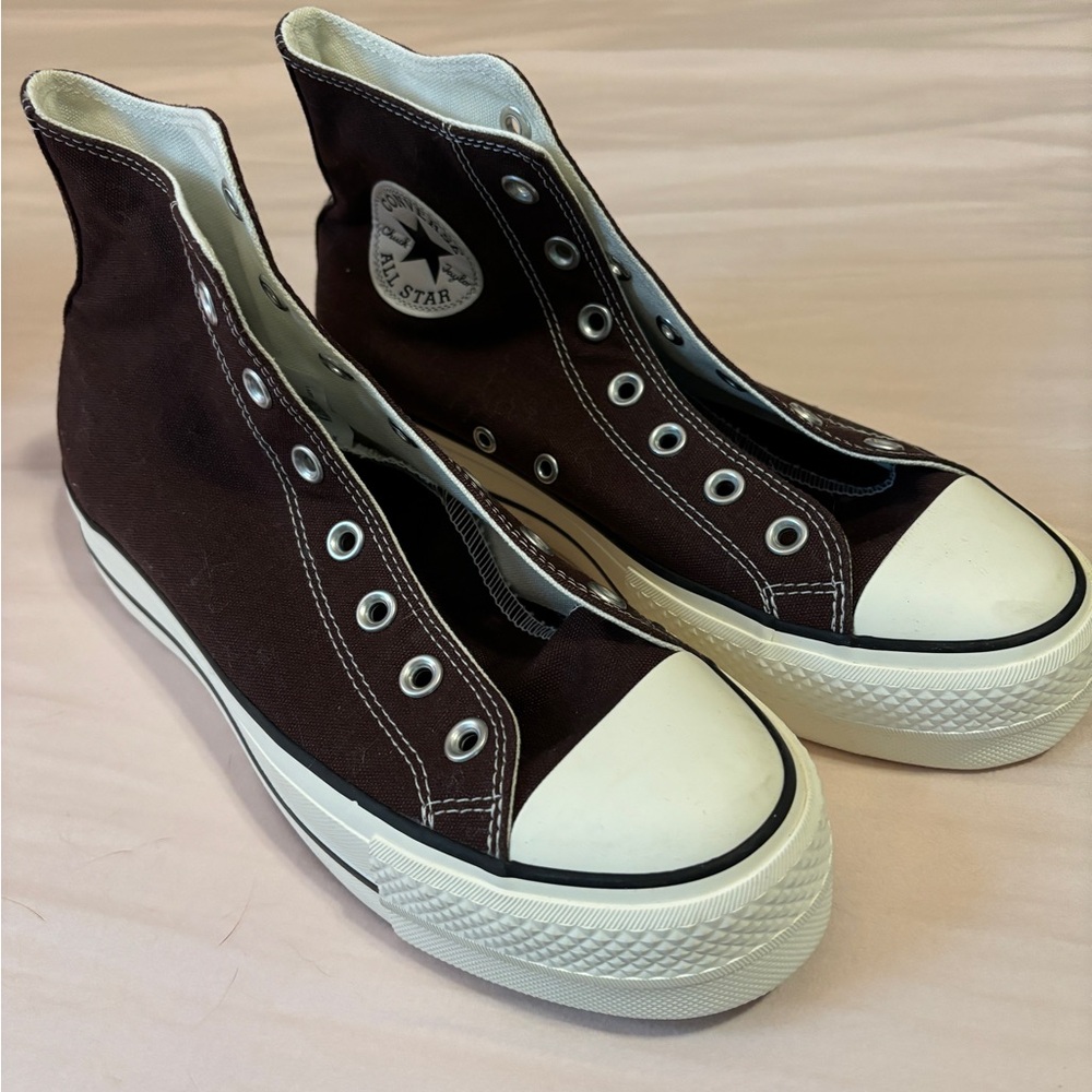 Brand new, but missing shoe laces Chuck Taylor All Star Lift Platform